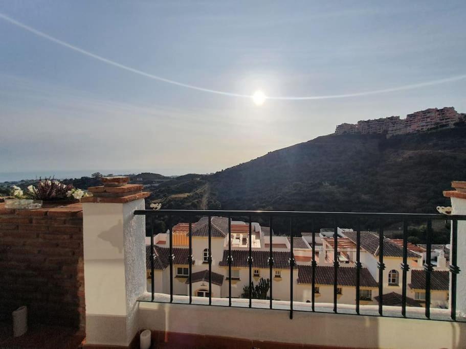 Atico Con Jacuzzi Vista Mar Y Montana Lägenhet Mijas Exteriör bild