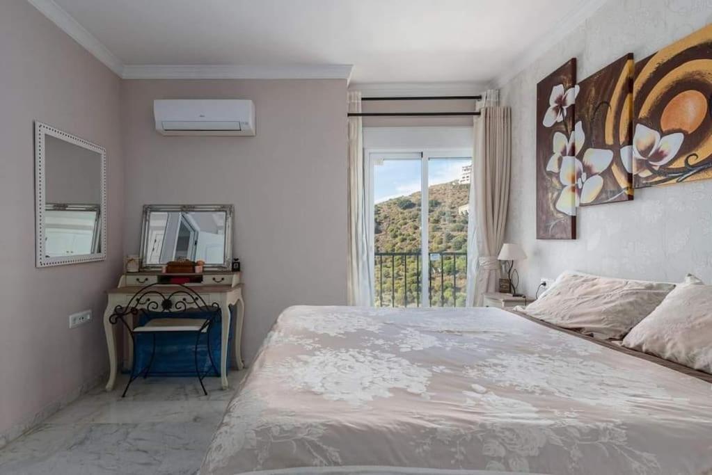 Atico Con Jacuzzi Vista Mar Y Montana Lägenhet Mijas Exteriör bild